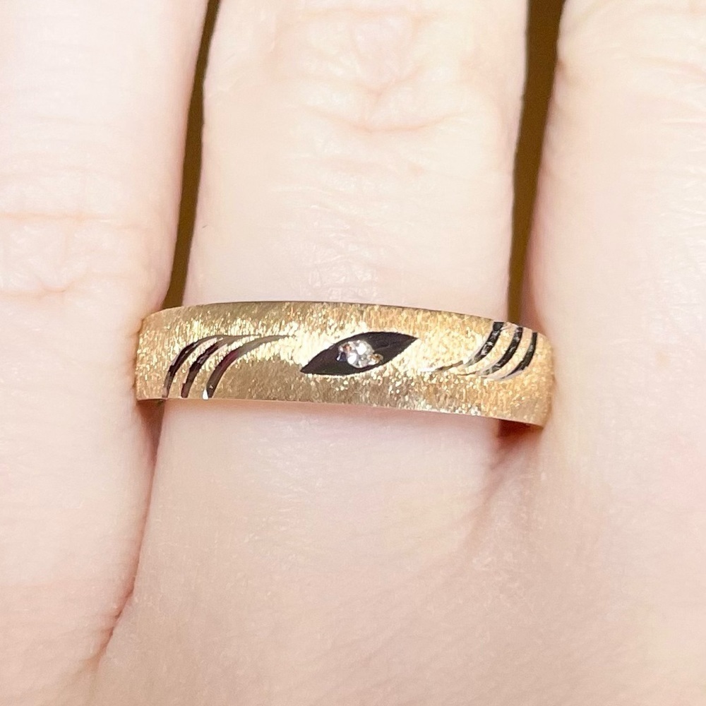 Thick 5mm 10k solid yellow gold diamond accent men’s wedding band matte ring - Picture 7 of 9